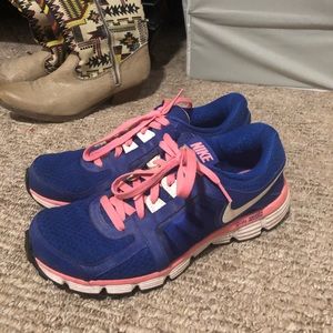 Used Nike tennis shoes